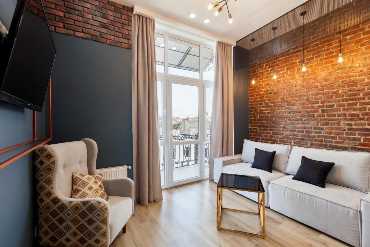 Leogrand Apartments On Khmelnytskoho 11 Lviv Eksteriør bilde