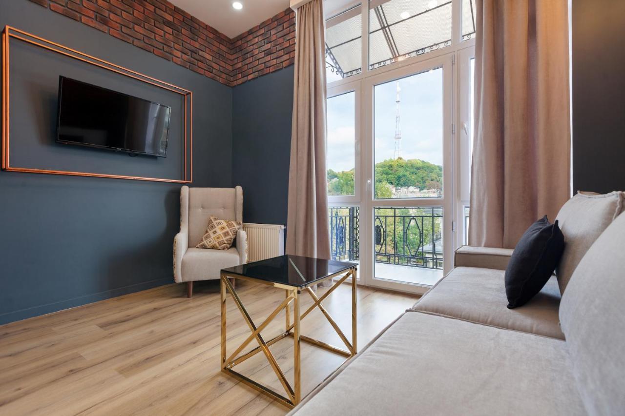 Leogrand Apartments On Khmelnytskoho 11 Lviv Eksteriør bilde